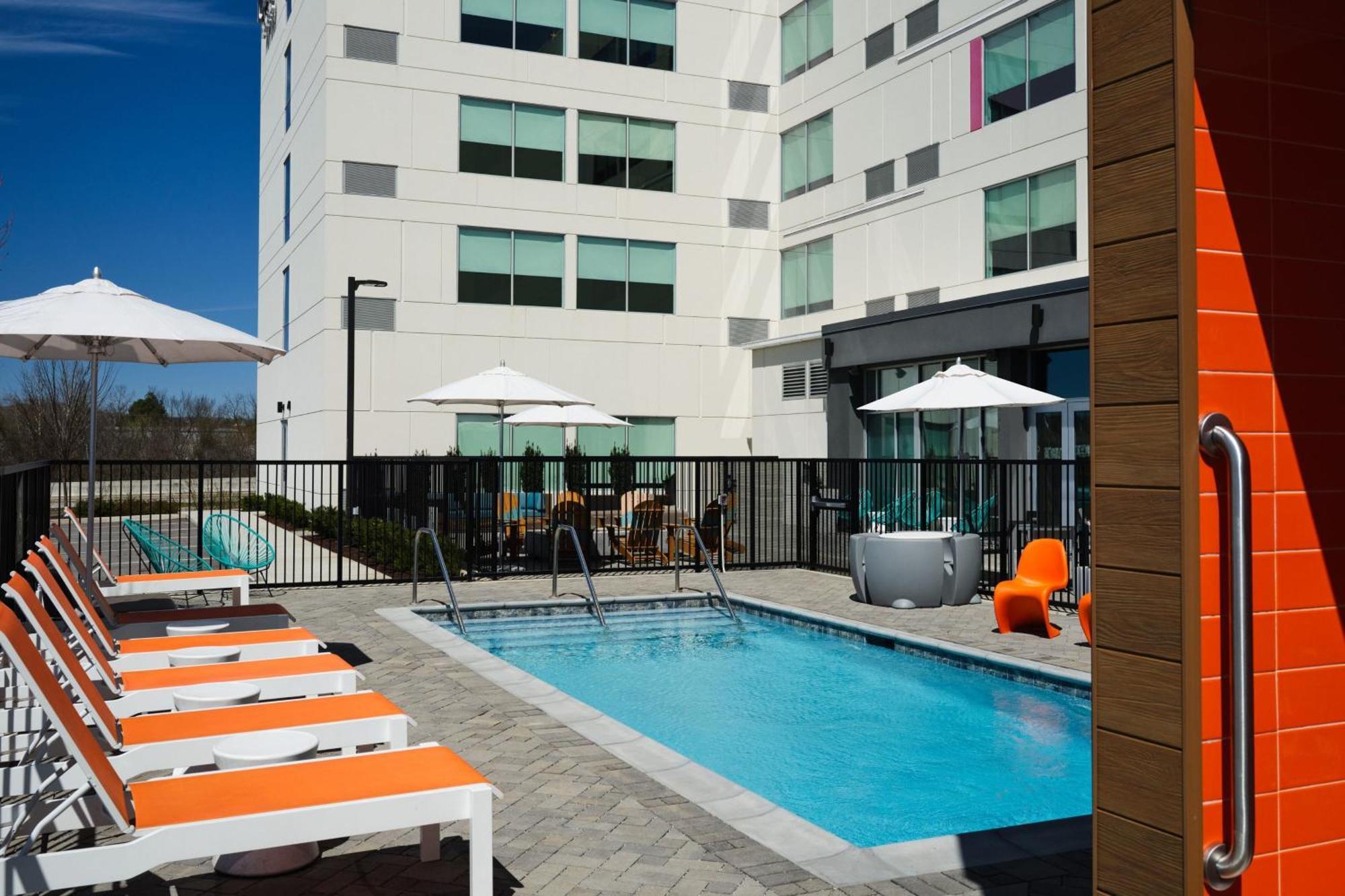 Aloft West Hotel 3*